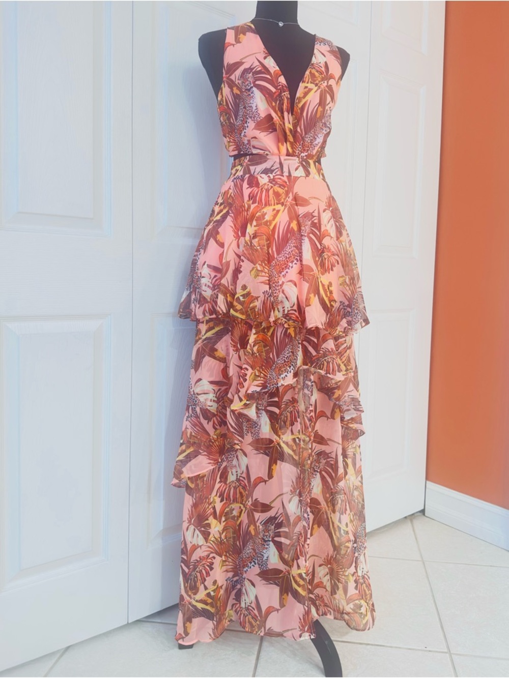 LILLY’S KLOSET ~ Sleeveless Pink Tropical Tiered Lined Front Slit Maxi Dress